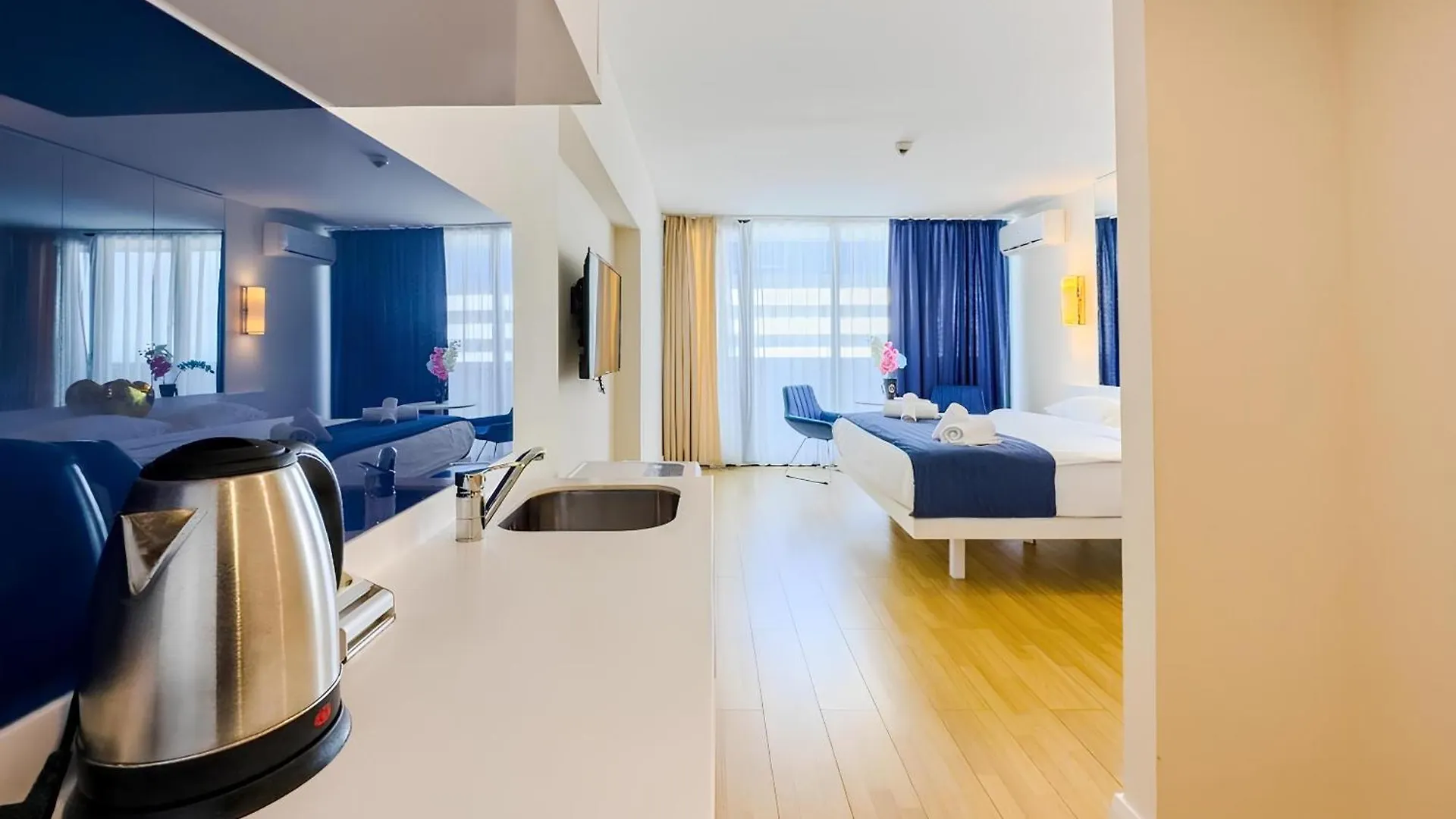 Batumi Orbi City Aparthotel 0*,