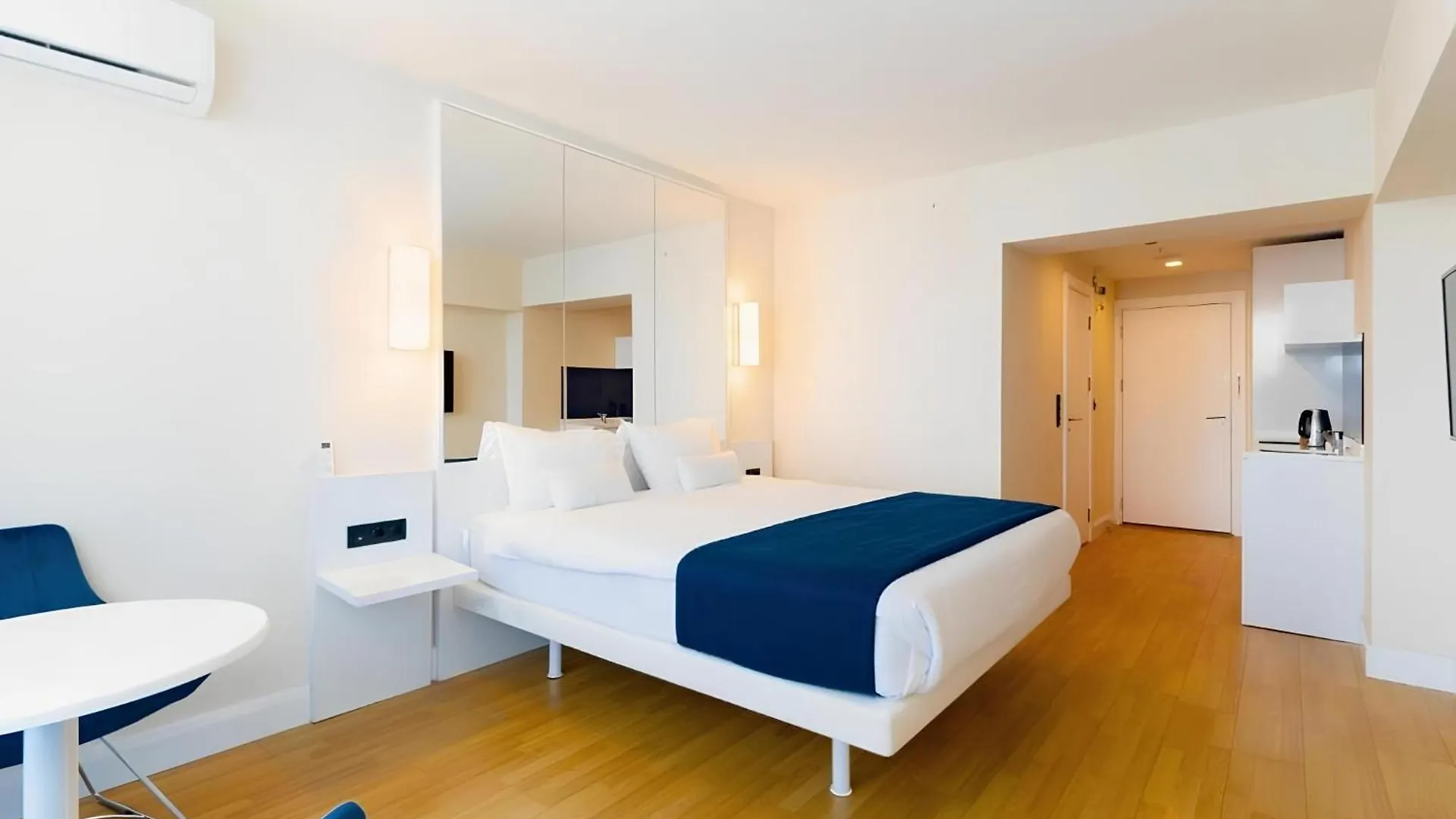 Batumi Orbi City Aparthotel 0*,  Georgia